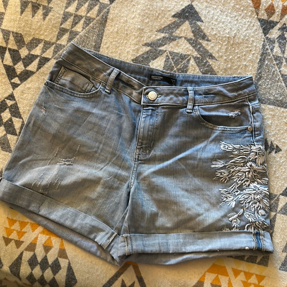 Simply Vera Vera Wang embroidered mid-rise boyfriend shorts size 8